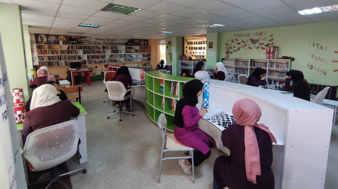 Okulumuzda Ekim ayı sosyal etkinlikler kapsamında satranç turnuvası düzenlendi.