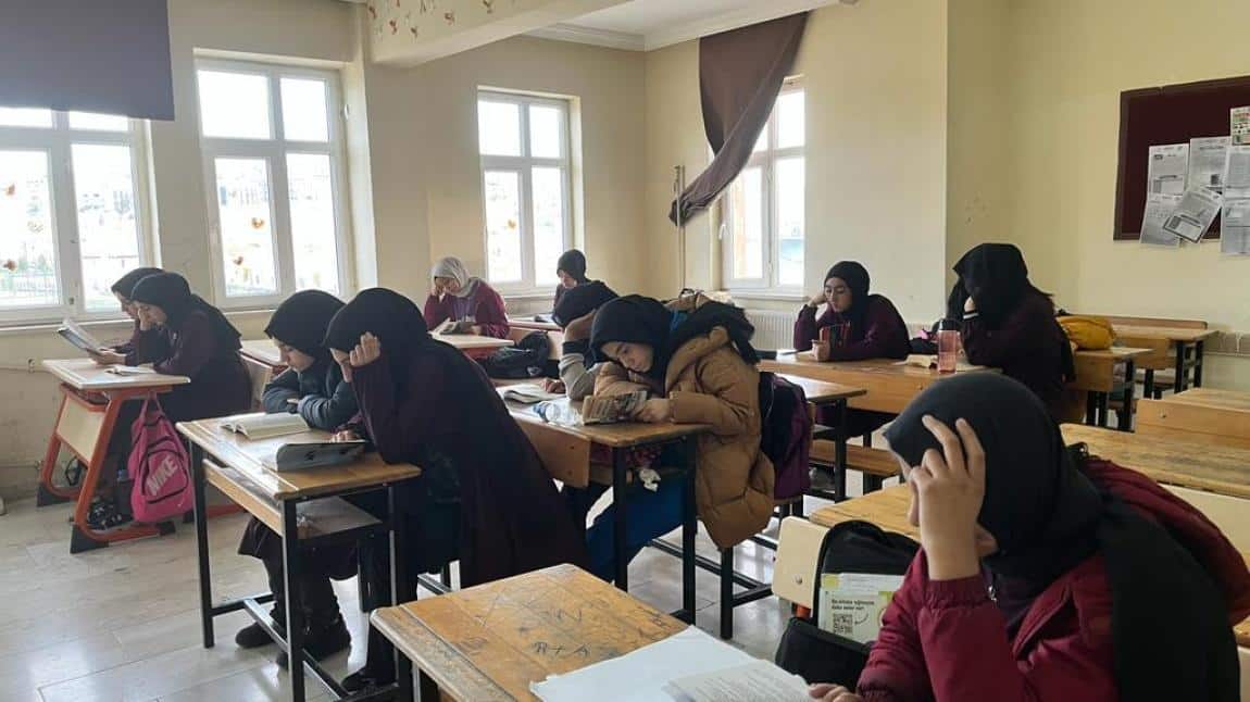 Okulumuzda ÇEDES Projesi kapsamında Kitap Okuma Etkinliği yapılmıştır